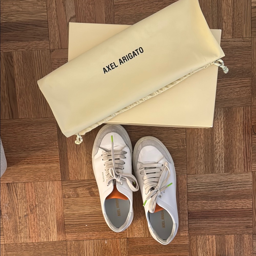 Axel Arigato low-top Sneakers with Orange Detail - great condition